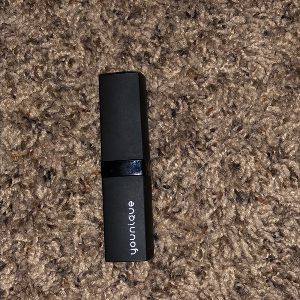 Younique lipstick